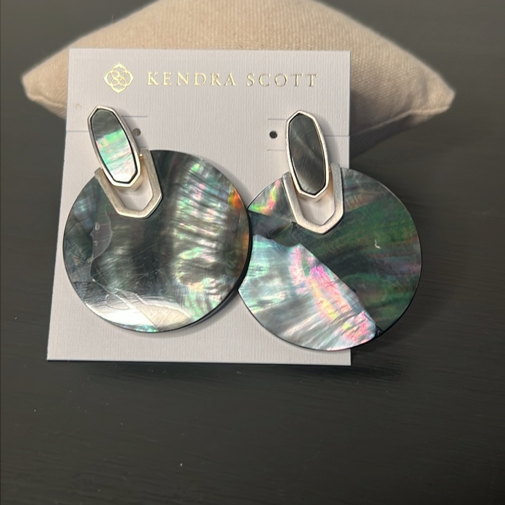 NWT Kendra Scott Didi Statement Earrings in Black Mother of Pearl - Picture 2 of 6